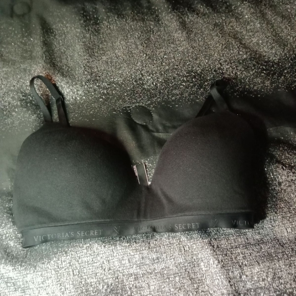 Victoria Secret t- shirt lightly lined wired bra - Picture 1 of 4
